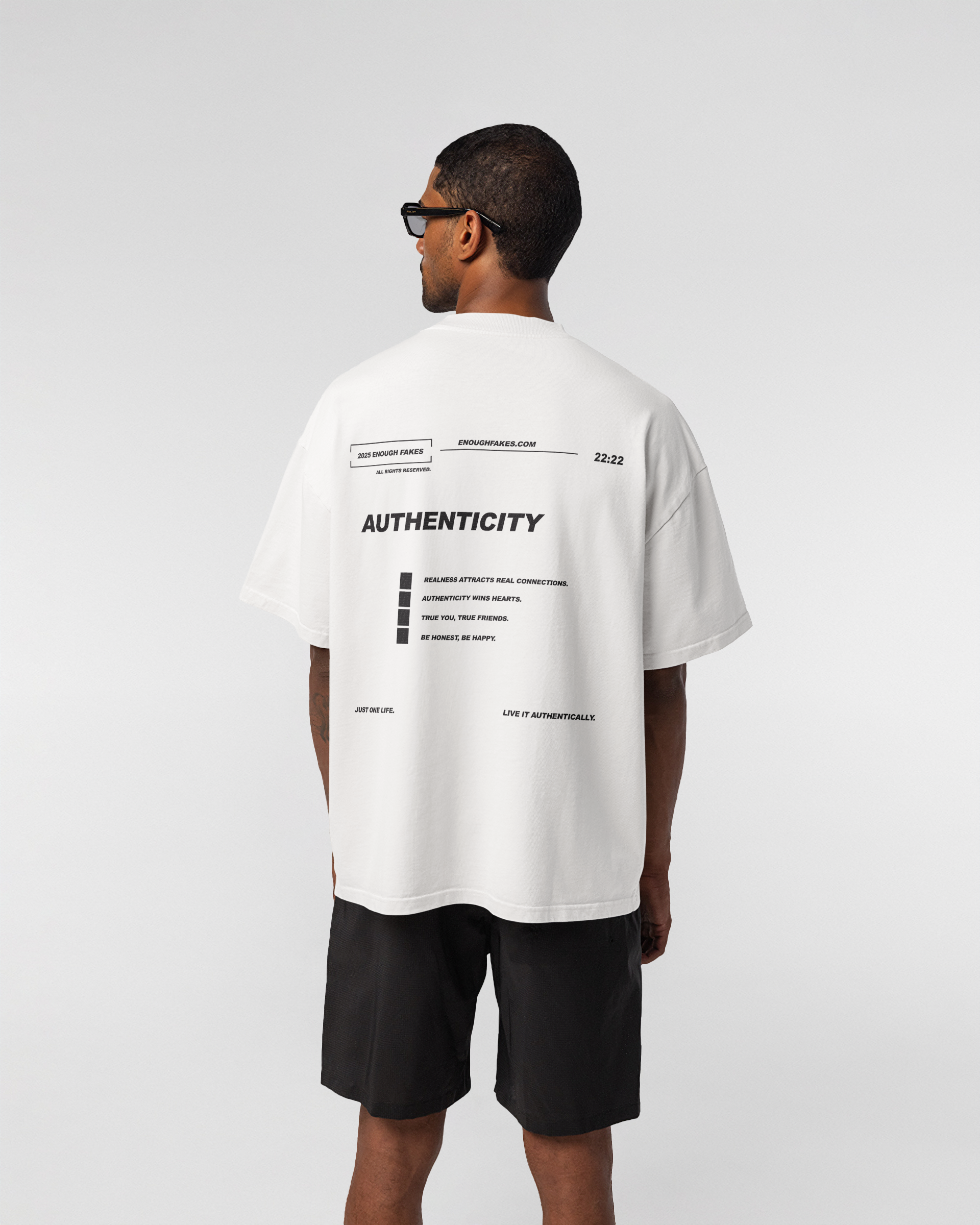 AUTHENTICALLY OVERSIZE TEE