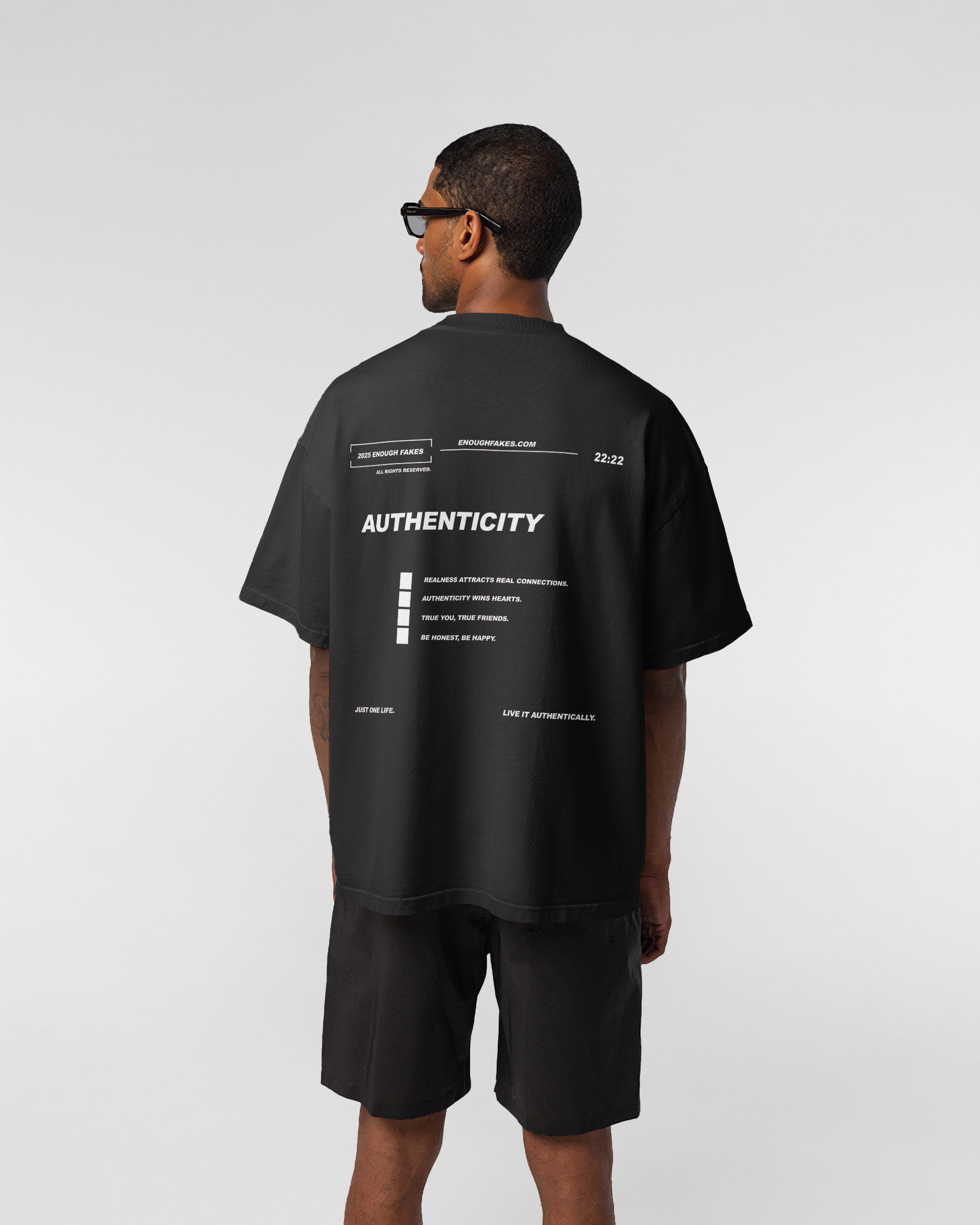 AUTHENTICALLY OVERSIZE TEE